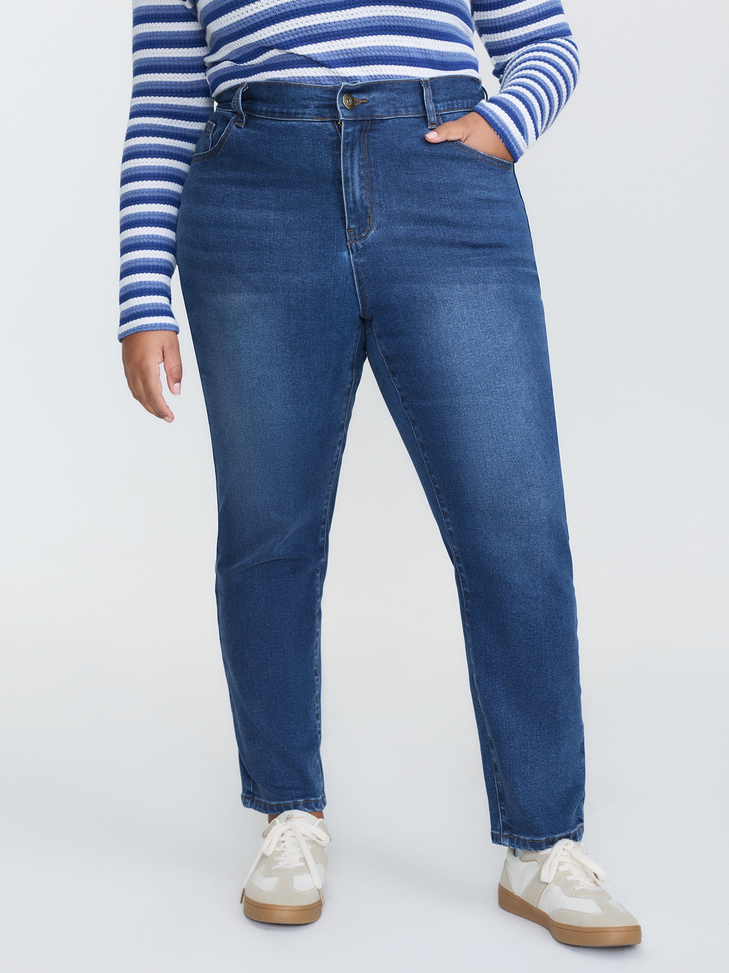 Mid-Rise Curve-Flattering Boyfriend Jeans